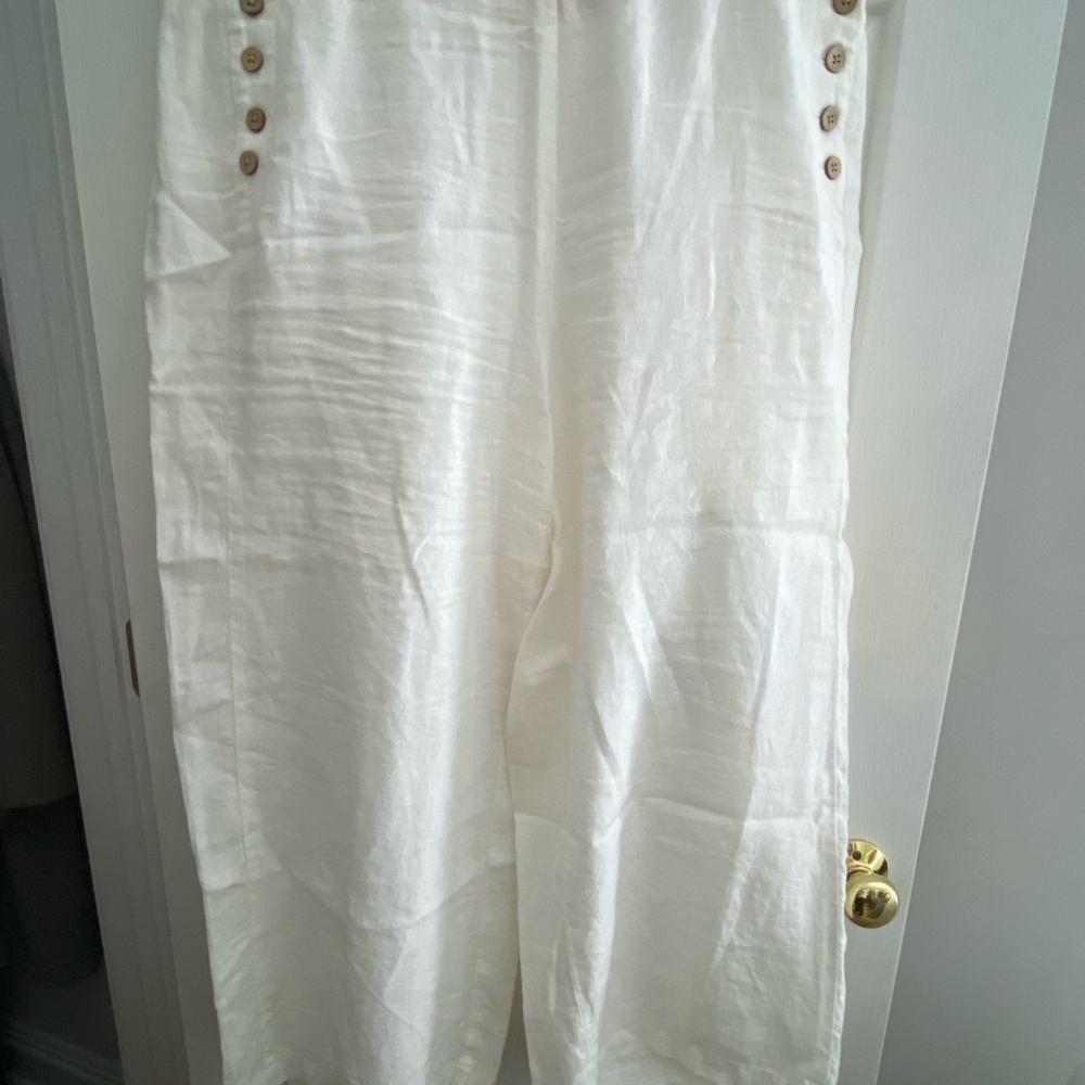 J. Jill White Capris with Button Detail